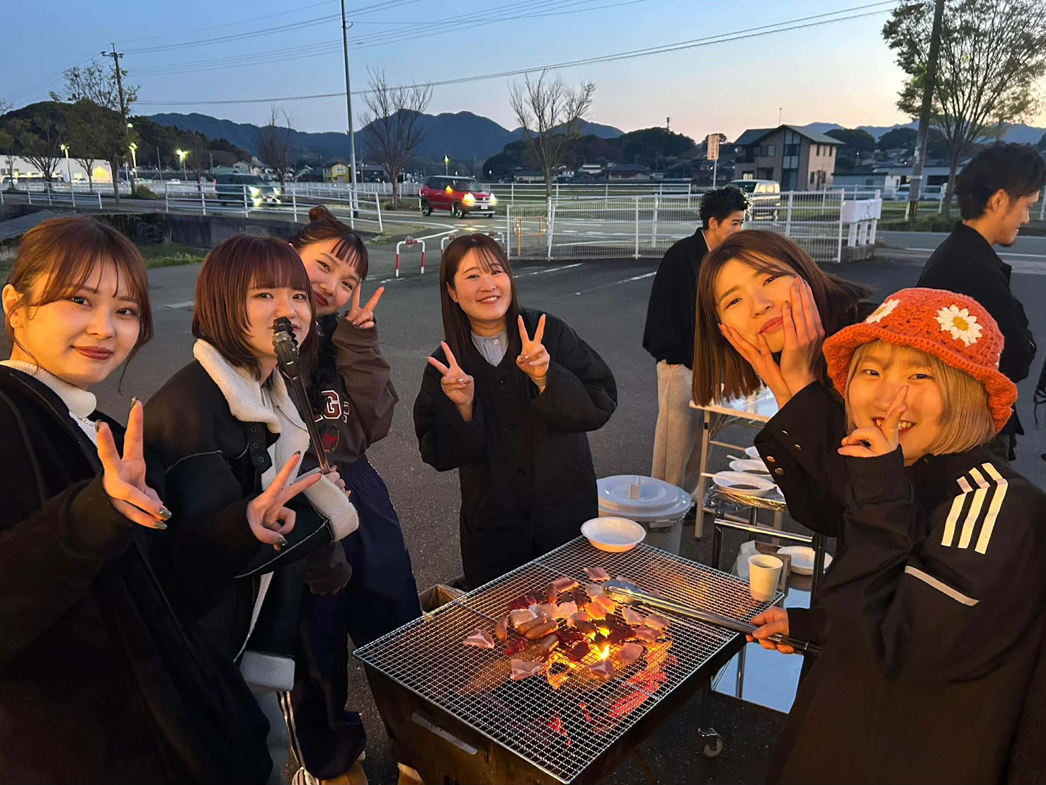 BBQを楽しむスタッフ